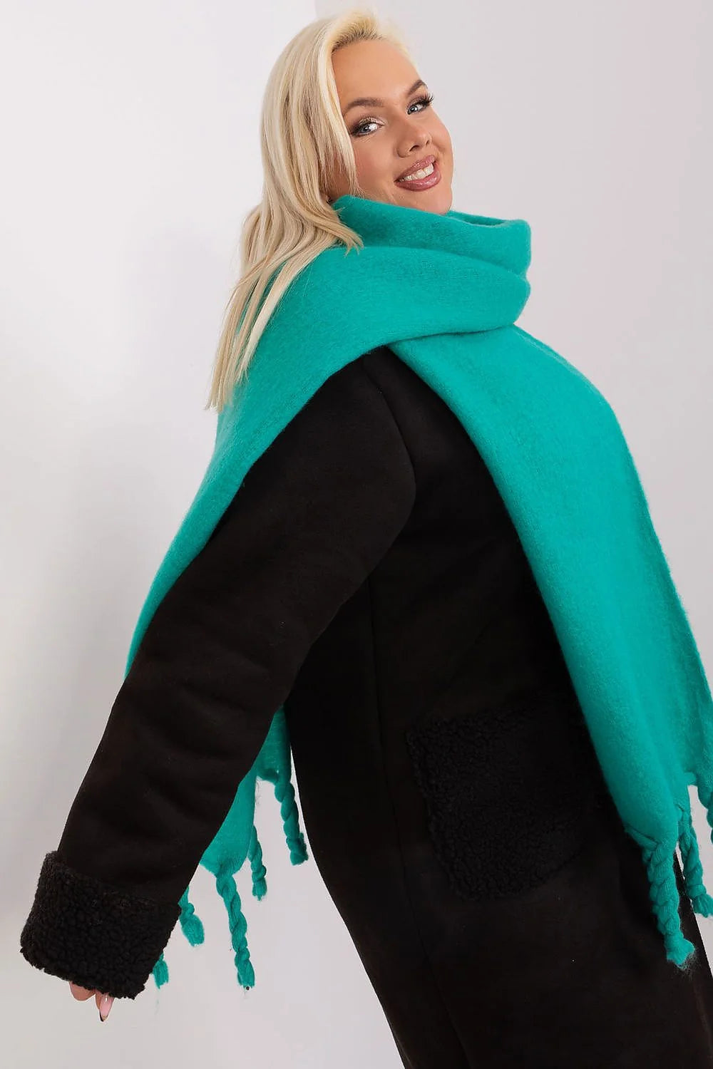 Écharpe rectangulaire en laine bleu turquoise franges tressées hiver automne mode élégance accessoire femme