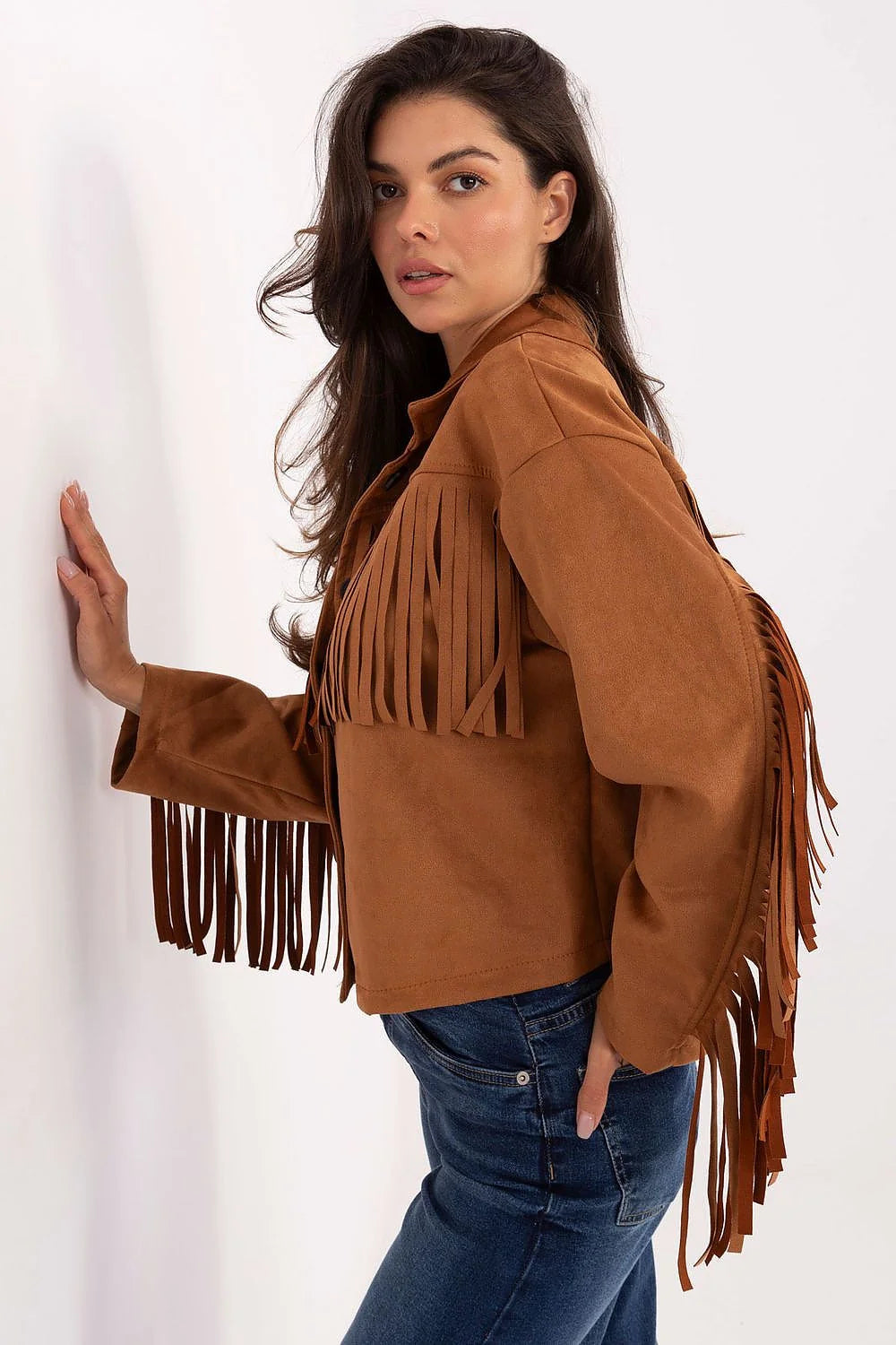 veste femme courte suédine cognac marron frangée manches longues décontractée style western bohème col chemise boutonnée boxy chic