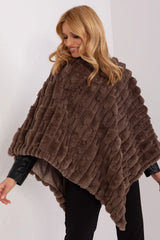 Poncho en fausse fourrure pour femme, style élégant, texture en bandes horizontales, couleur marron chocolat, coupe ample et asymétrique, doublure lisse, matériau polyester, occasion spéciale et quotidienne, accessoire chic et confortable