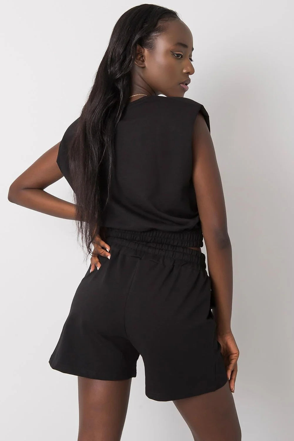Ensemble femme modern style Rue Paris crop top sans manches et short taille élastique en coton noir