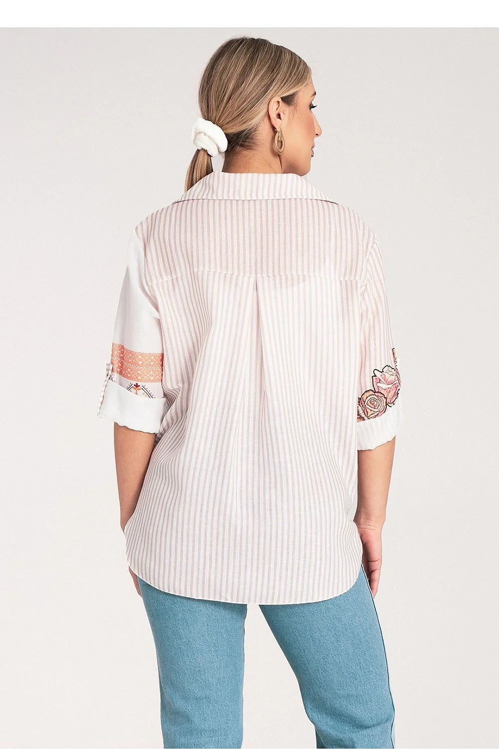 blouse femme asymétrique rayée brodée florale manches troisquarts col classique nouée devant tissu léger dentelle imprimé pêche bohème
