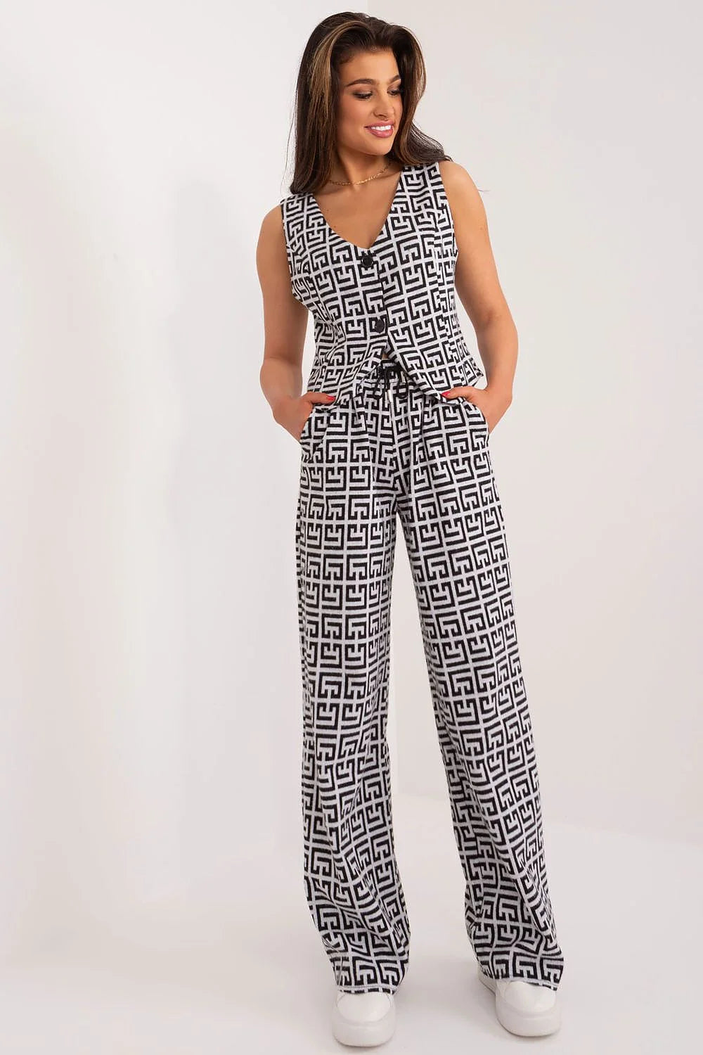 Pantalon femme motif géométrique noir et blanc moderne style chic allure décontractée coupe ajustée taille nouée poches latérales coton confortable occasion quotidienne travail réunion