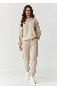 ensemble jogging femme athleisure molleton coton élasthanne beige pierre oversize col rond épaules tombantes broderie tonale taille élastique poches chevilles