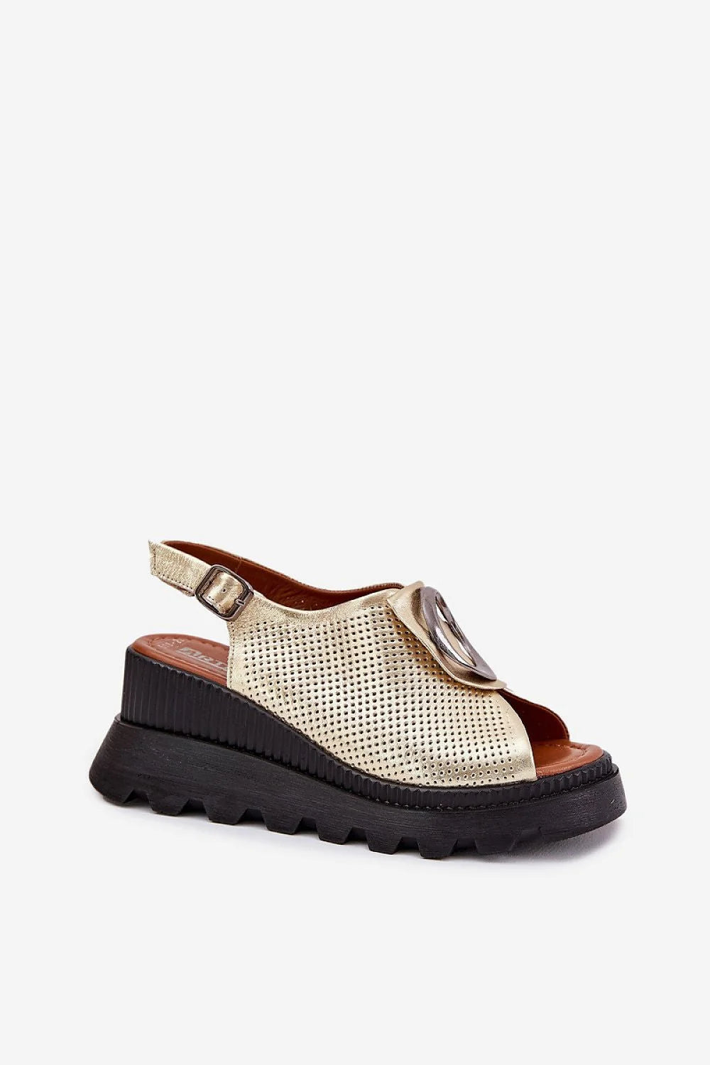 Sandales femmes dorées métalliques effet perforé boucle ronde talon compensé cuir naturel mode été élégance occasionnels