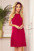 Robe élégante Numoco en polyester rouge asymétrique plissée trapèze ajustable pour femmes modernes sophistiquées
