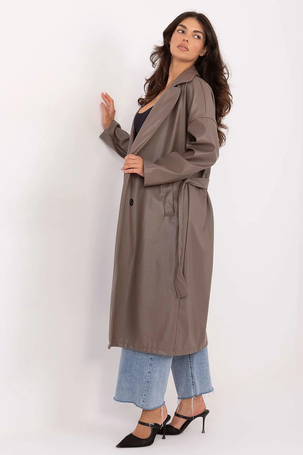 manteau cuir femme similicuir taupe oversize midi trench ceinturé ceinture nouée col tailleur manches longues poches latérales finition lisse intemporel