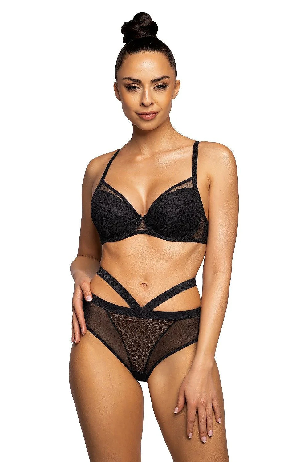 Soutien-gorge push-up féminin en dentelle noire avec tissu tulle stable et double rangée de crochets ajustables pour femme