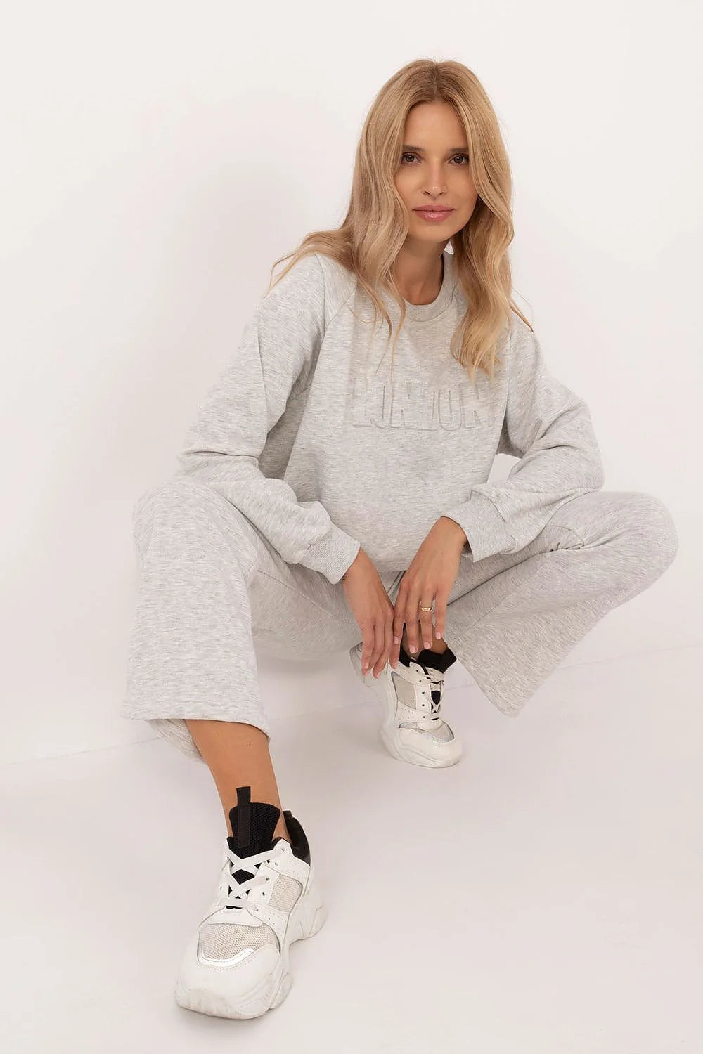 Ensemble casual femme sweatshirt et pantalon coton polyester gris chiné manches longues poches logo