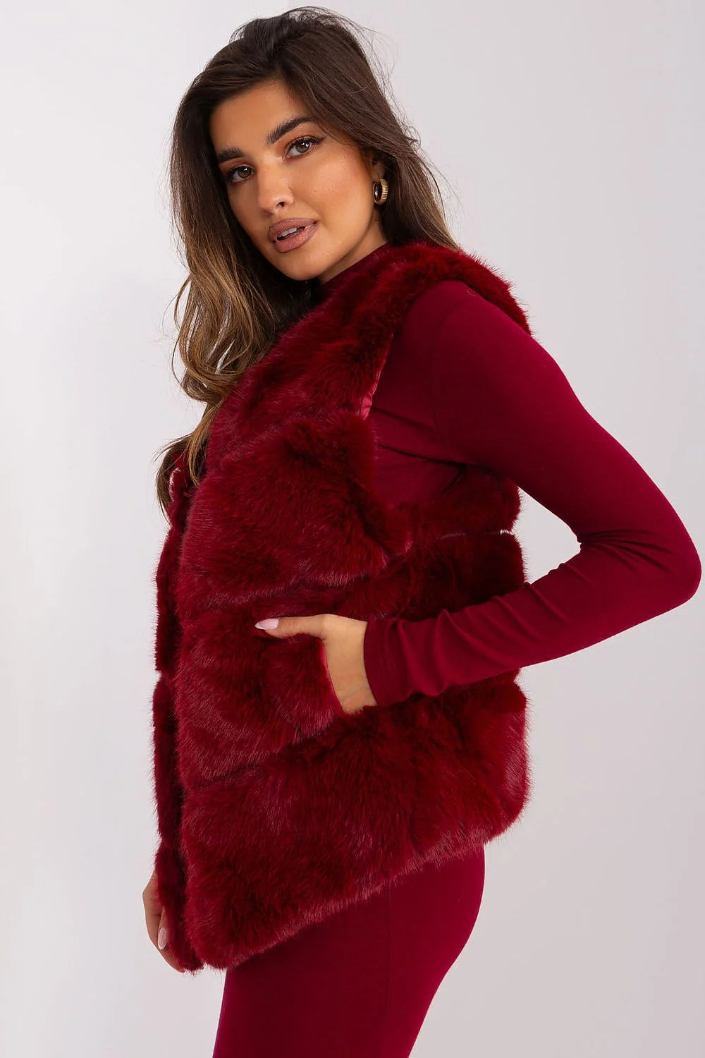 Gilet en fausse fourrure pour robe longue à manches longues, style élégant, coupe ajustée, couleur rouge bordeaux profond, femmes