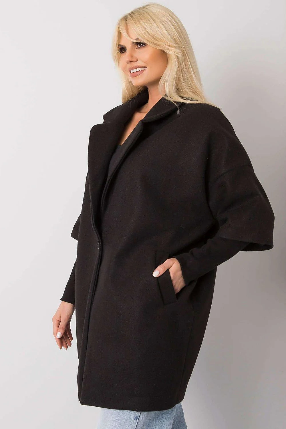 Manteau polyester noir oversize col droit manches longues poches latérales bouton métallique femme ample