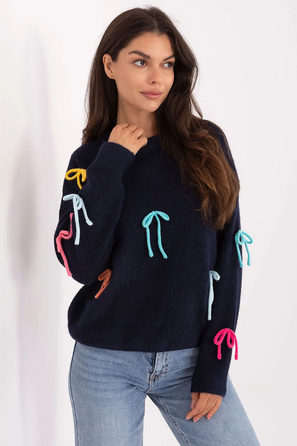 pull femme col rond classique manches longues coupe droite maille douce duveteuse cocooning bleu marine nœuds multicolores laine