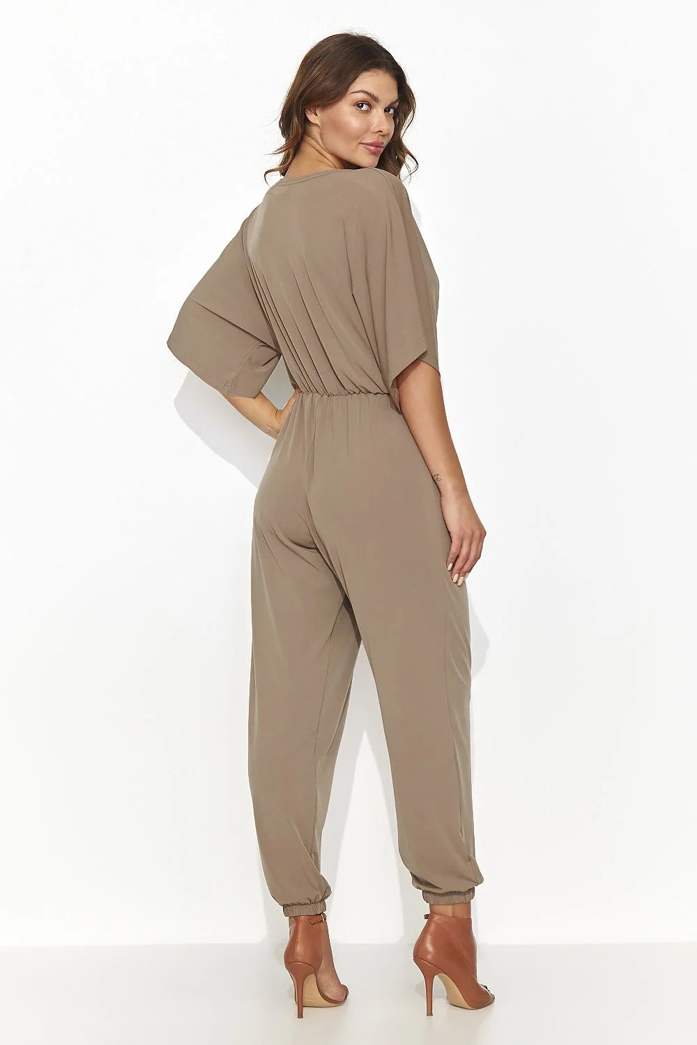 combinaison pantalon femme taupe fluide polyester viscose décolleté profond manches kimono larges taille élastiquée jambes fuselées