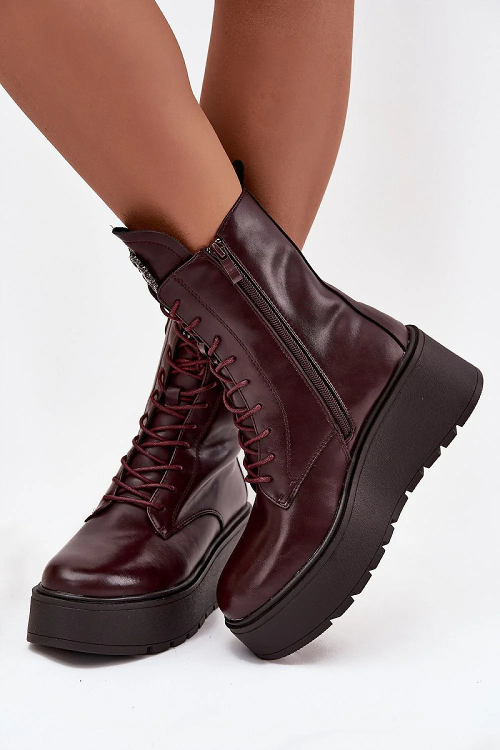bottines femme cuir naturel bordeaux lisse plateforme noire crantée talon compensé stable confort doublure chaude lacets zip latéral coeur strass