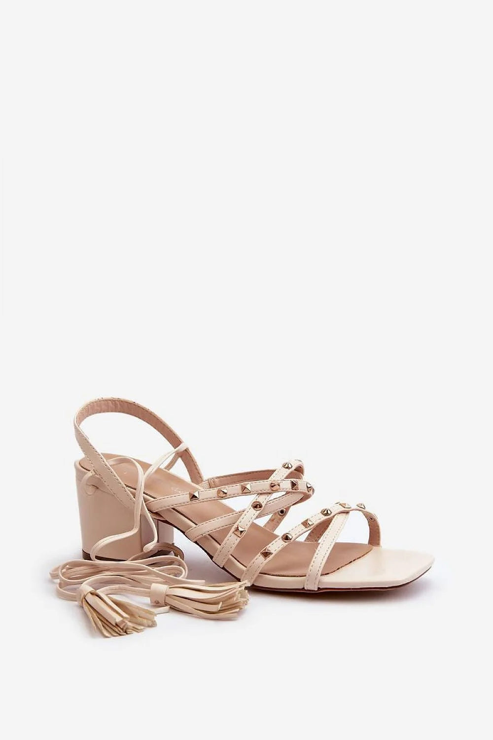 Sandales à talons block beige clair cuir artificiel clous dorés pompons femmes élégance été 2023