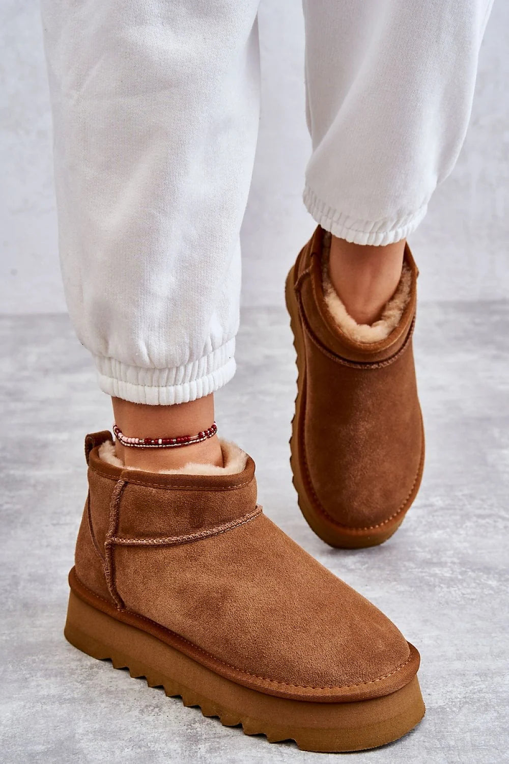 bottes neige femmes suédine doublée fourrure synthétique chaude confortable plateforme épaisse crantée antidérapante mihaute minimaliste noire élégante casual slipon arrondie