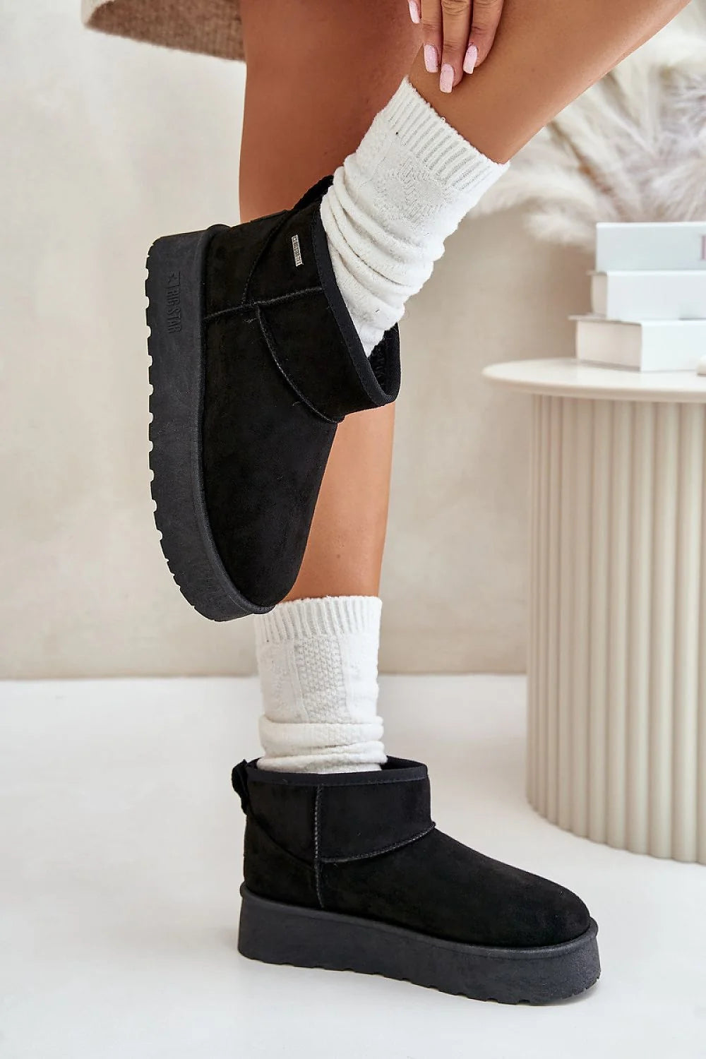 bottines neige femme bigstar suédine écologique noir cheville bout rond revers couture plateforme 4cm semelle caoutchouc antidérapante doublure fourrure chaude