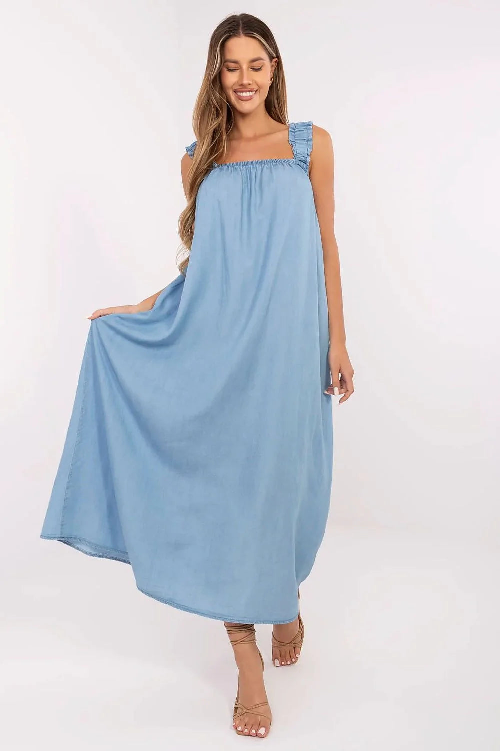 Robe été jean oversize bretelles volantées couleur bleu clair femme style décontracté