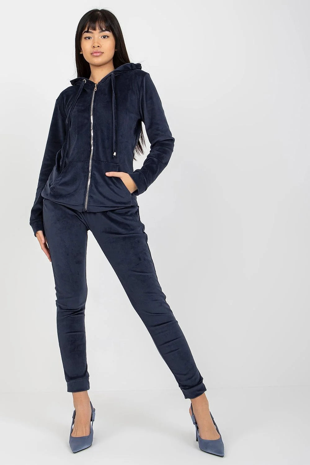 ensemble velours noir hoodie zippé capuche réglable cordon poches zippées pantalon legging slim ajusté cheville élastique