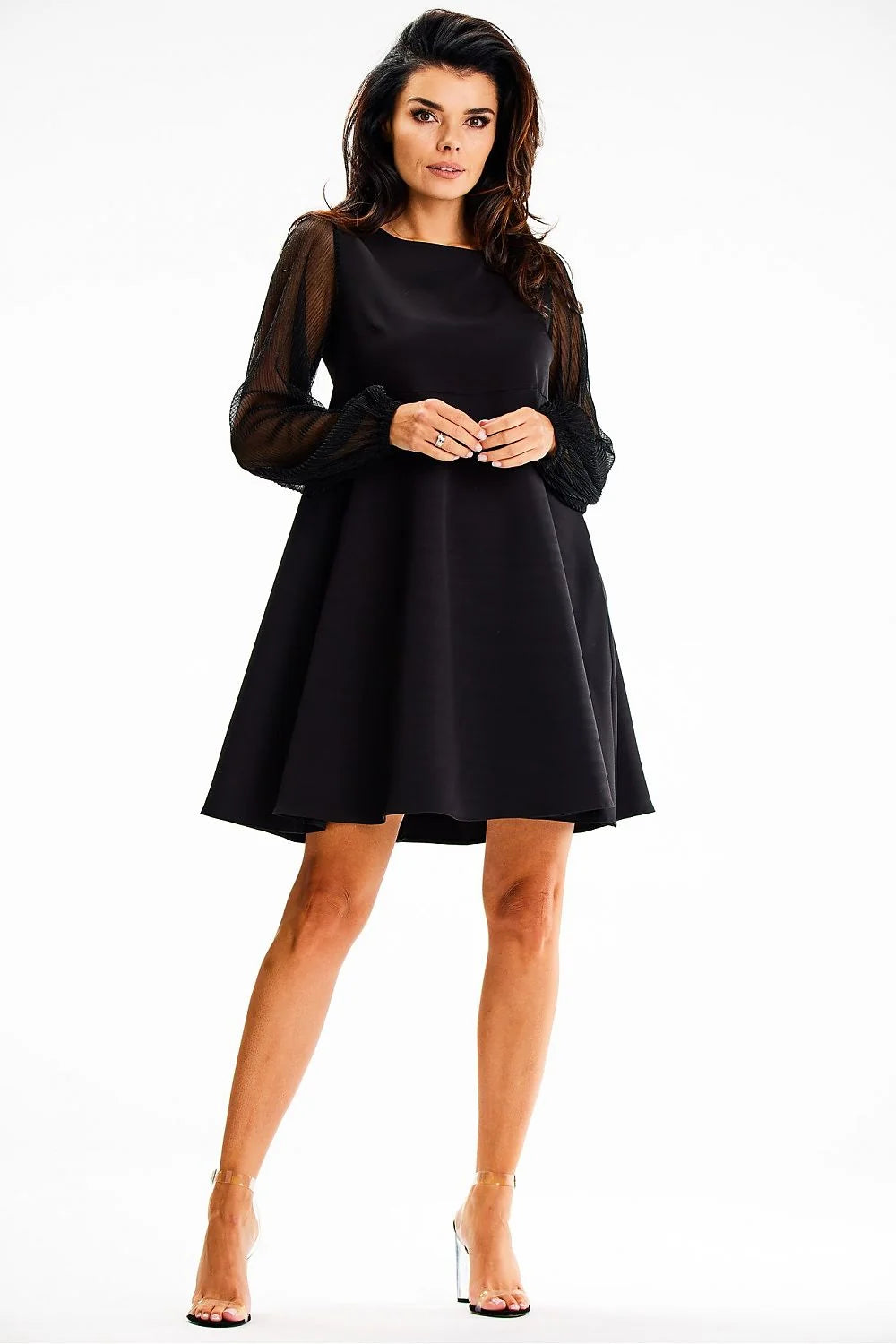 robe soirée noire trapèze courte satinée manches longues transparentes tulle plissé bouffantes poignets élastiqués col rond ajustée féminine élégante sophistiquée