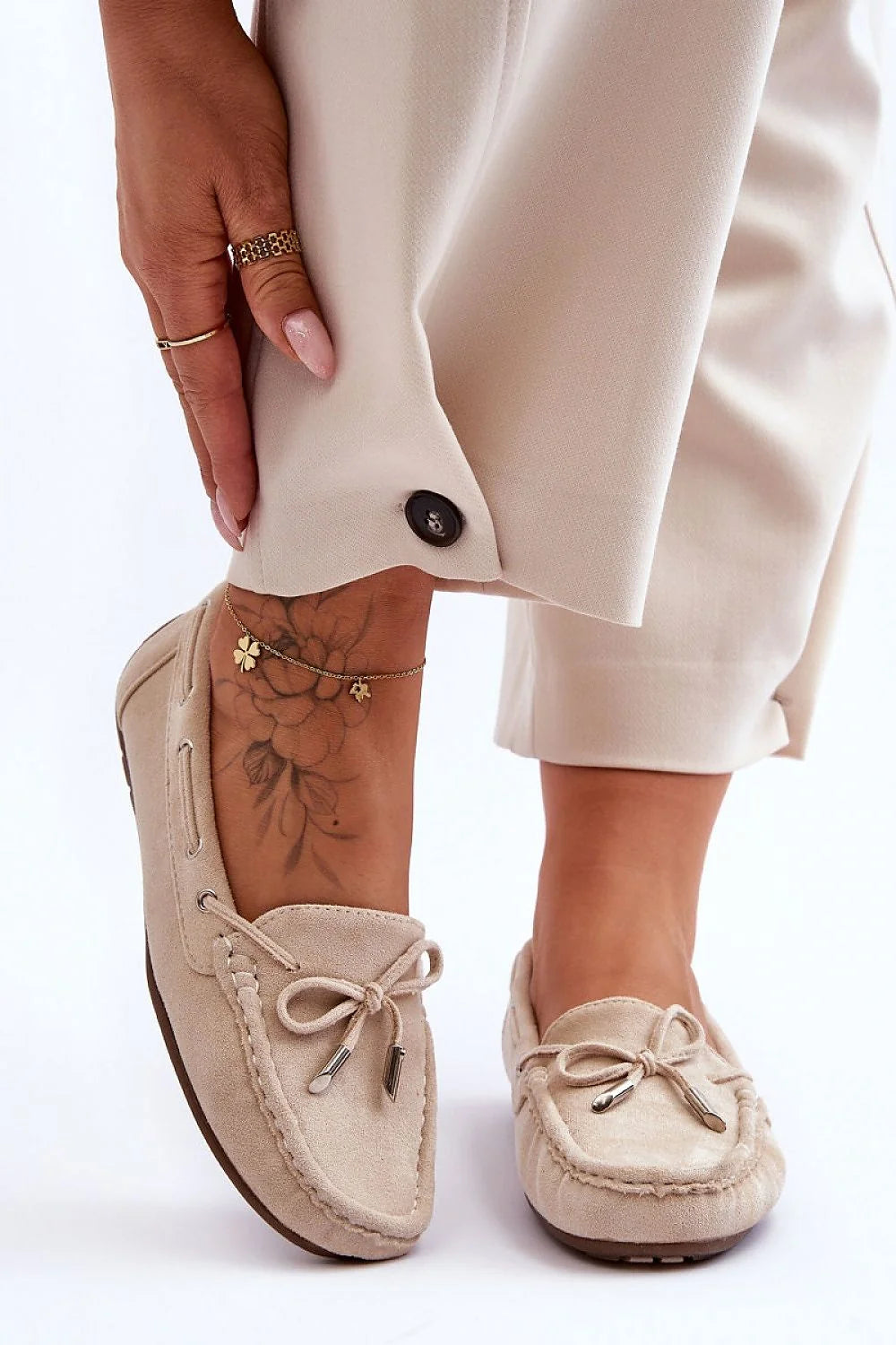 Moccasins femmes style élégant beige clair cuir suédé écologique nœud décoratif semelle antidérapante confortable collection chaussures