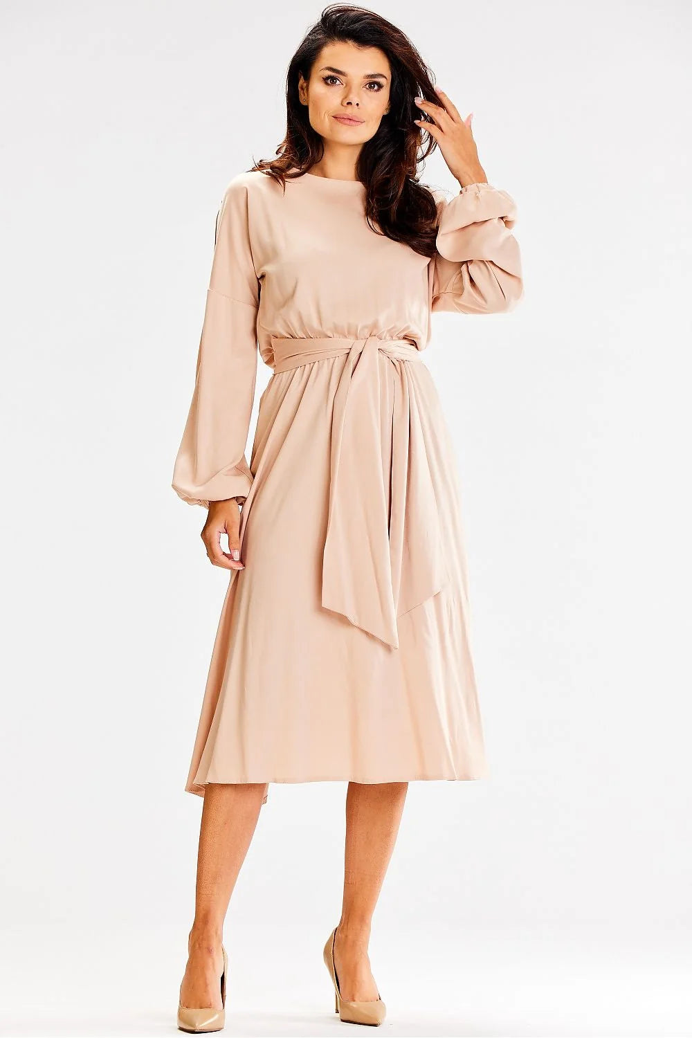 Robe de jour moderne épurée mi-mollet manches longues beige nude ceinture élastique taille ajustable femme viscose elastane