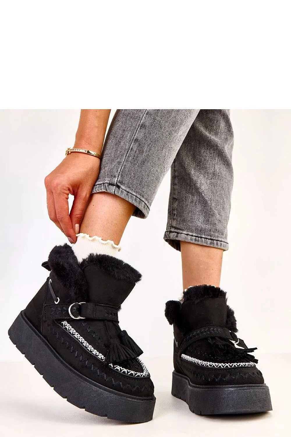 bottes fourrées franges suédine écoresponsable noire plateforme 4cm crantée semelle antidérapante doublure chaude slipon facile enfiler cosy hivernal