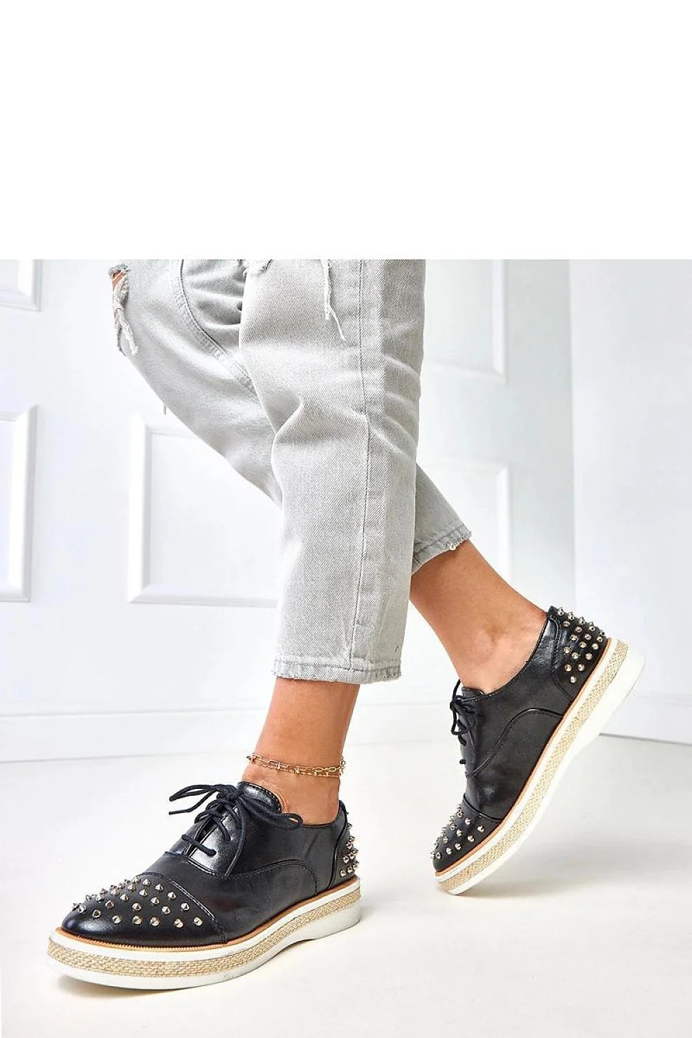 mocassins femme cuir écologique noir clous métalliques dorés bout amande lacets plateforme 3cm semelle blanche espadrille confortable urbain chic