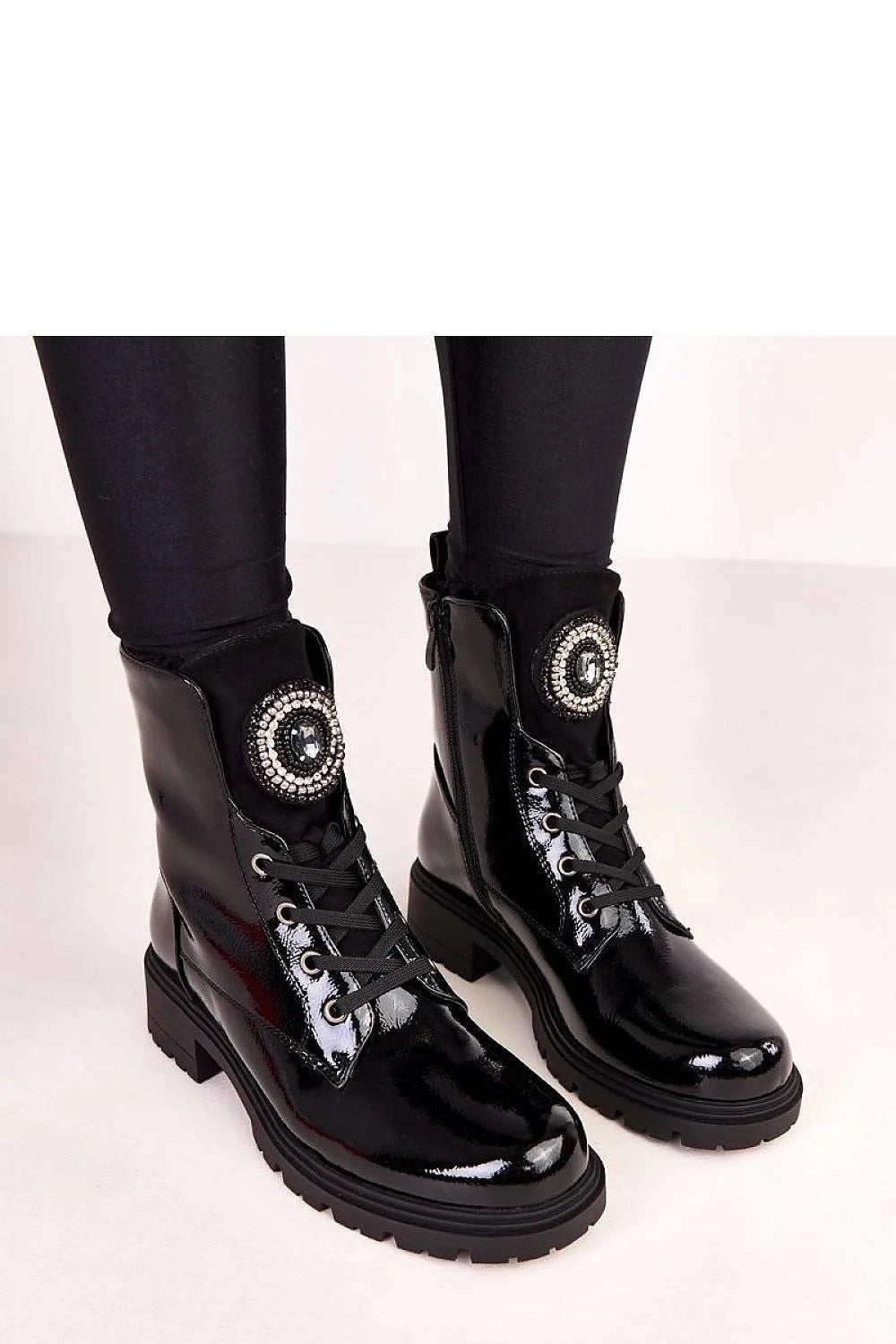 bottines montantes lacets fermeture éclair cuir écologique verni noir semelle crantée épaisse talon bloc bas bout rond doublées chaudes confortables