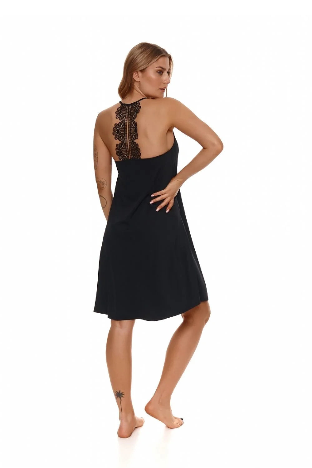 Chemise de nuit élégante noire évasée genou longueur bretelles ajustables guipure dos polyamide elasthane femme