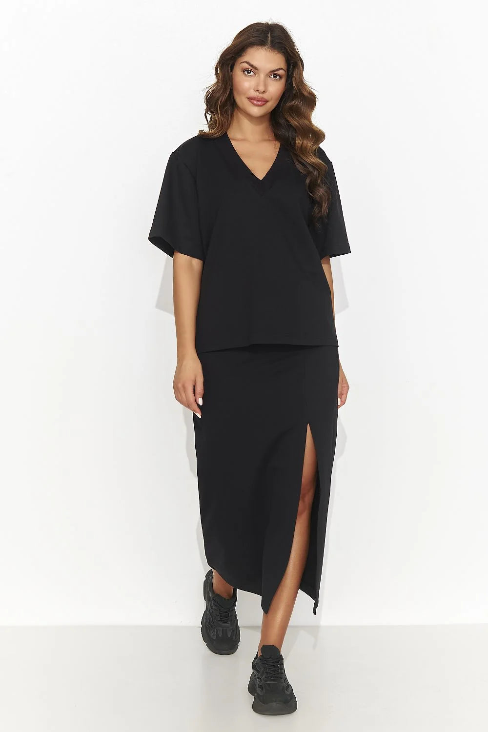 ensemble coordonné féminin moderne élégant midi noir jersey fluide stretch confortable oversize encolure V manches courtes jupe longue fente haute