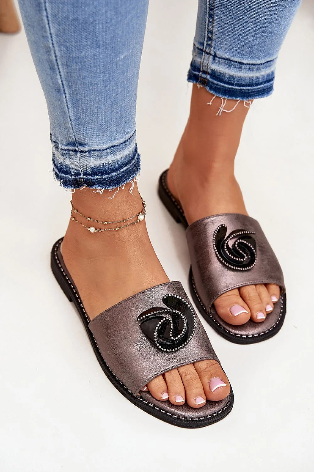 Sandales femmes S.Barski ouvertes talon plat métallisé gris-brun détails noirs cuir synthétique semelle cuir naturel 2cm style élégant été confort