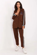 ensemble femme casual confortable molletonné blazer oversize boutonné col cranté écusson appliqué manches longues bordcôtes poignets pantalon slim taille haute