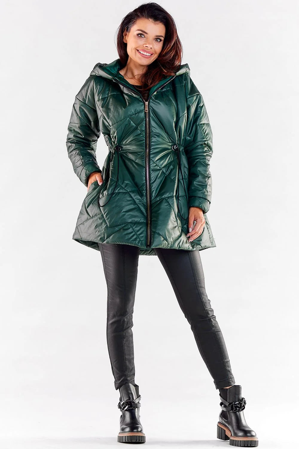 Manteau d'hiver pour femme moderne fonctionnel coupe évasée longueur midi capuche ajustable fermeture éclair cordon taille tissu brillant surpiqûres géométriques élastiques poignets polyester