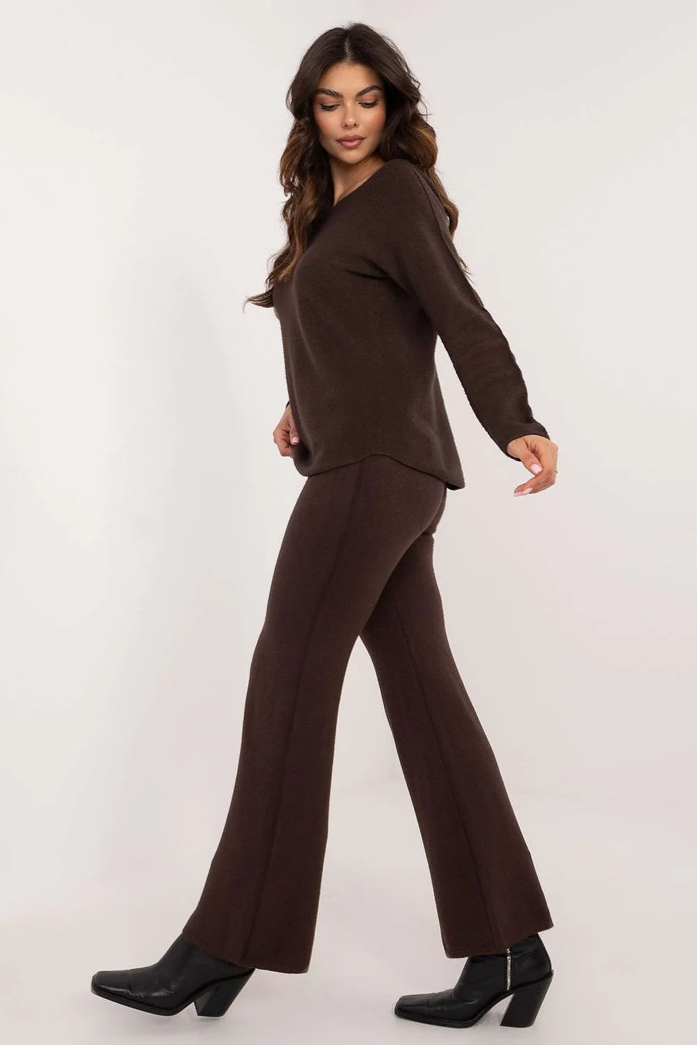 ensemble décontracté femme pull pantalon doux viscose polyester nylon confortable durable classique col rond manches longues taille haute jambes larges