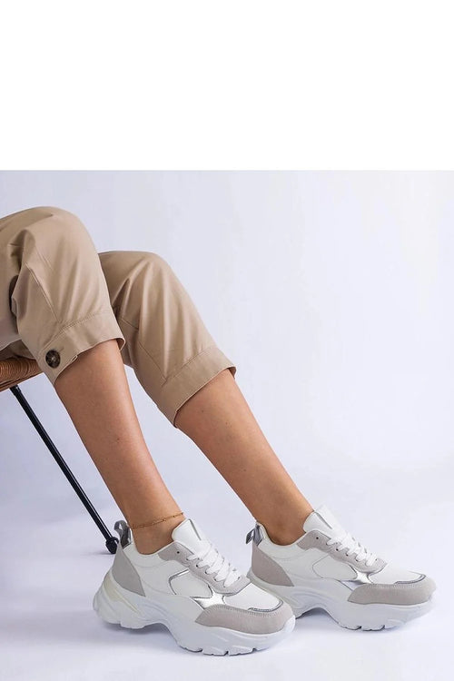 Baskets pour femmes style streetwear design moderne baskets blanches semelle épaisse cuir synthétique tendance 2023