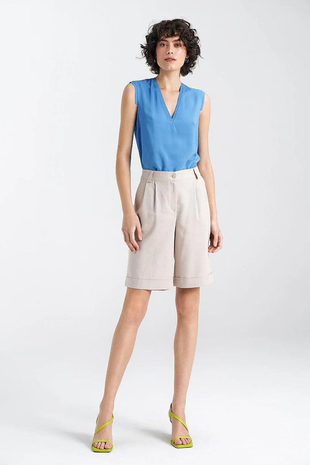 Nife shorts femme élégant ample taille moyenne genou viscose lin coton beige coupe droite plis passants ceinture poches ourlet retroussé
