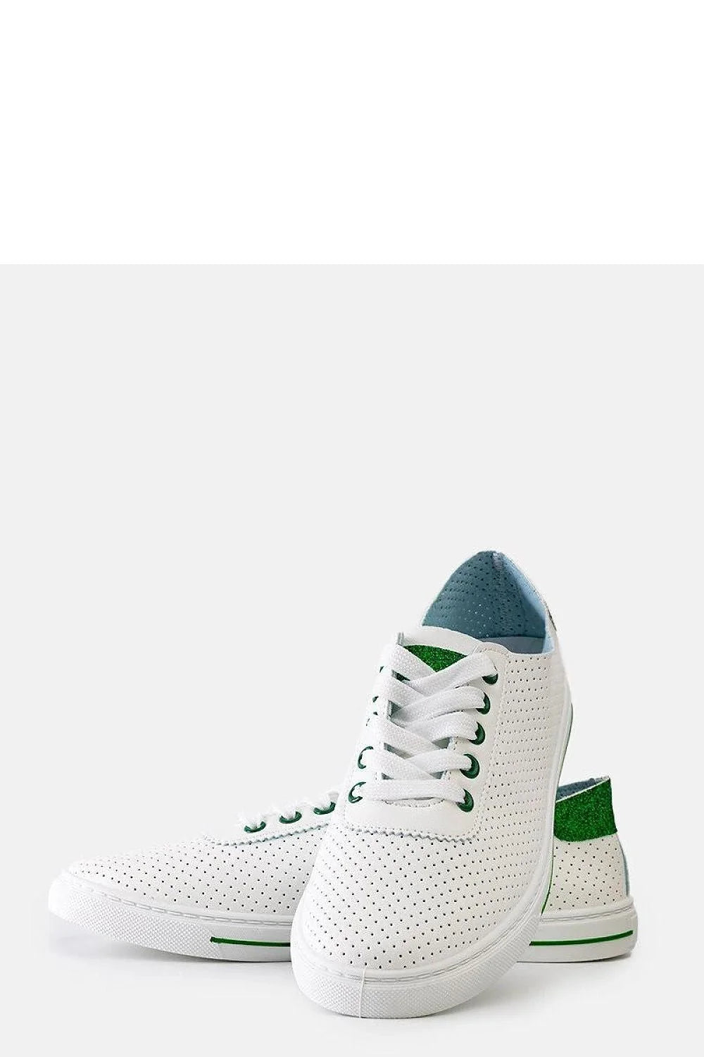 Sneakers basses pour femmes cuir perforé blanc détails verts style moderne confortable occasion quotidienne