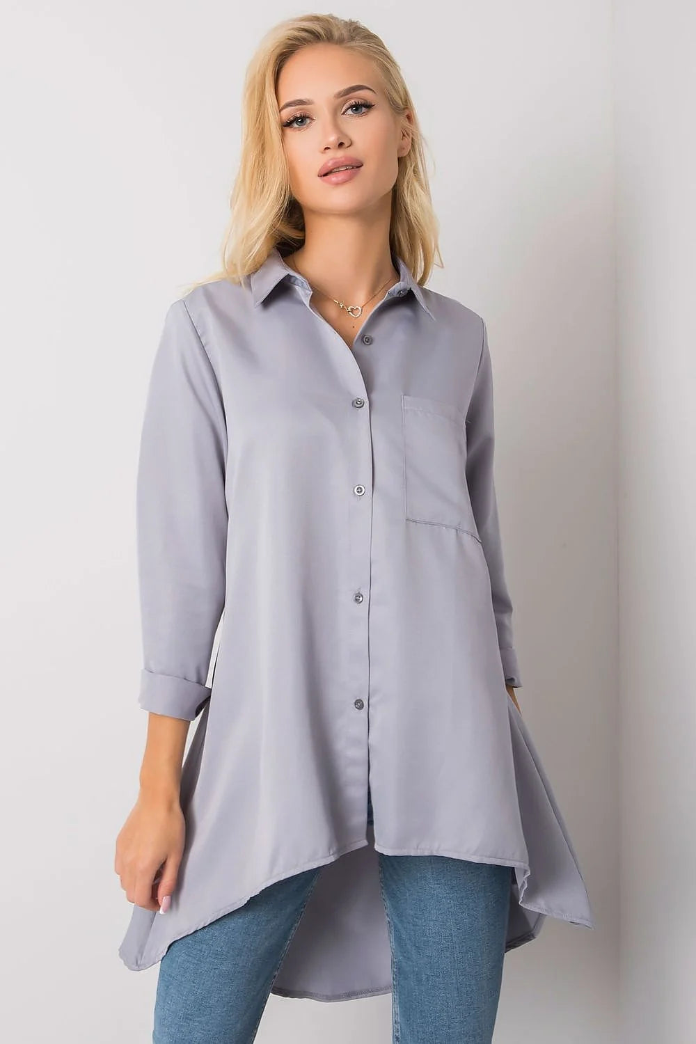 chemise femme manches longues coupe ample tissu doux fluide col classique poche poitrine ourlet asymétrique gris lavande évasée boutonnage respirante