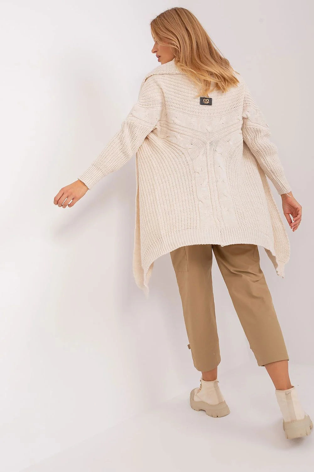 Cardigan Och Bella long ouvert devant style casual-chic coupe ample manches longues couleur crème beige tricot épais doux chaud essentiel garde-robe femme