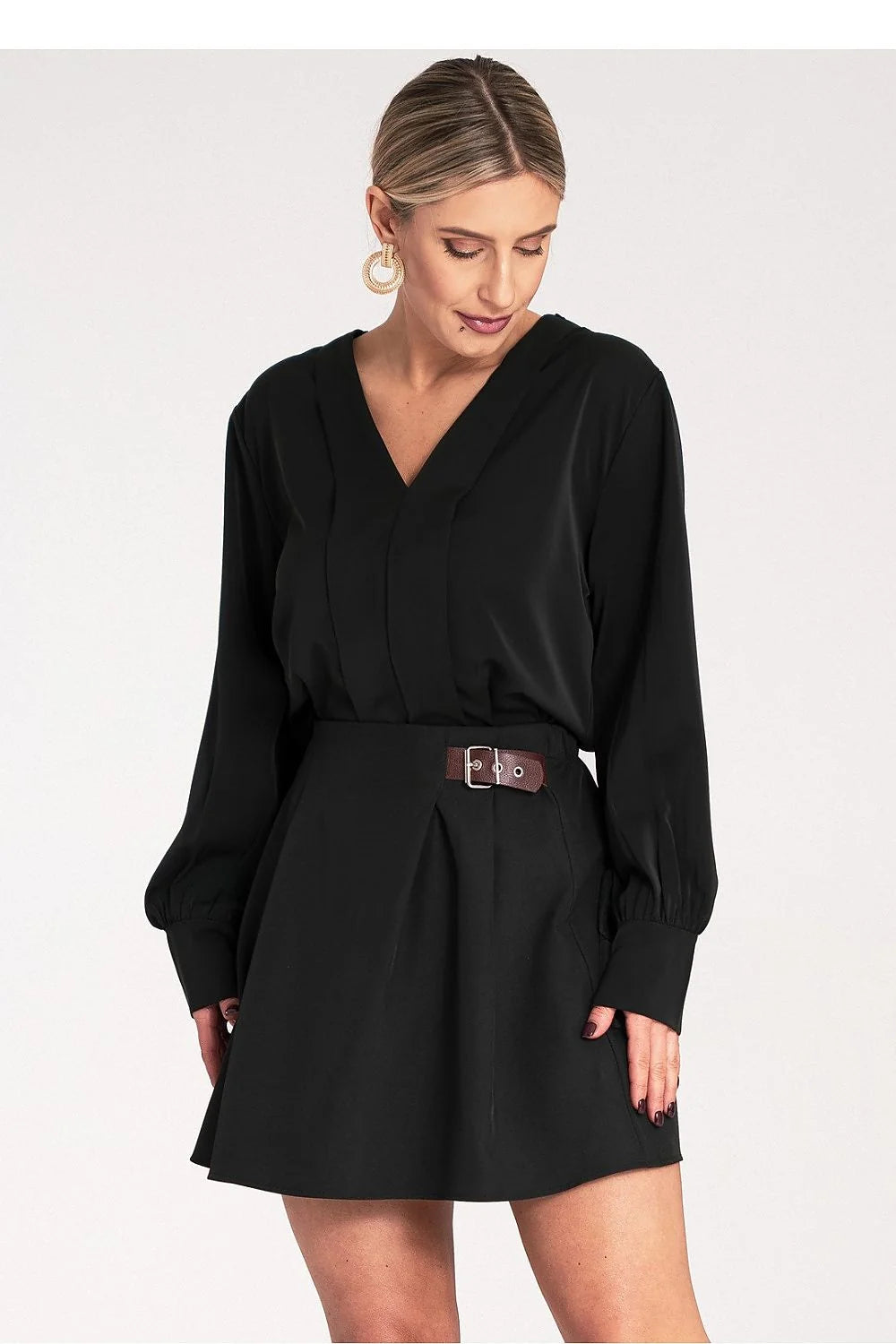 Chemisier longues manches en satin noir élégant style moderne femmes coupe ajustée ceinture métal argenté