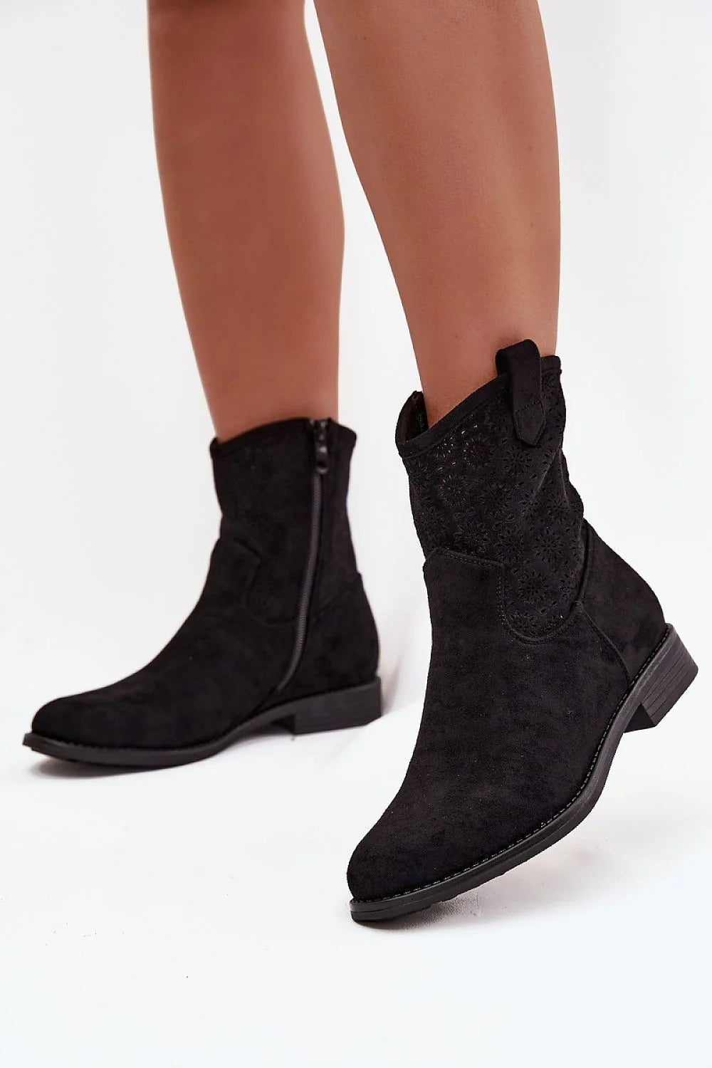 bottines femme SBarski ecosuedé noir bout arrondi micheville motif ajouré floral talon bloc bas fermeture eclair latérale enfilage confort stylé