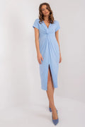 Robe de jour élégante en tissu léger bleu pastel col V profond manches courtes évasées taille cintrée avec nœud femme