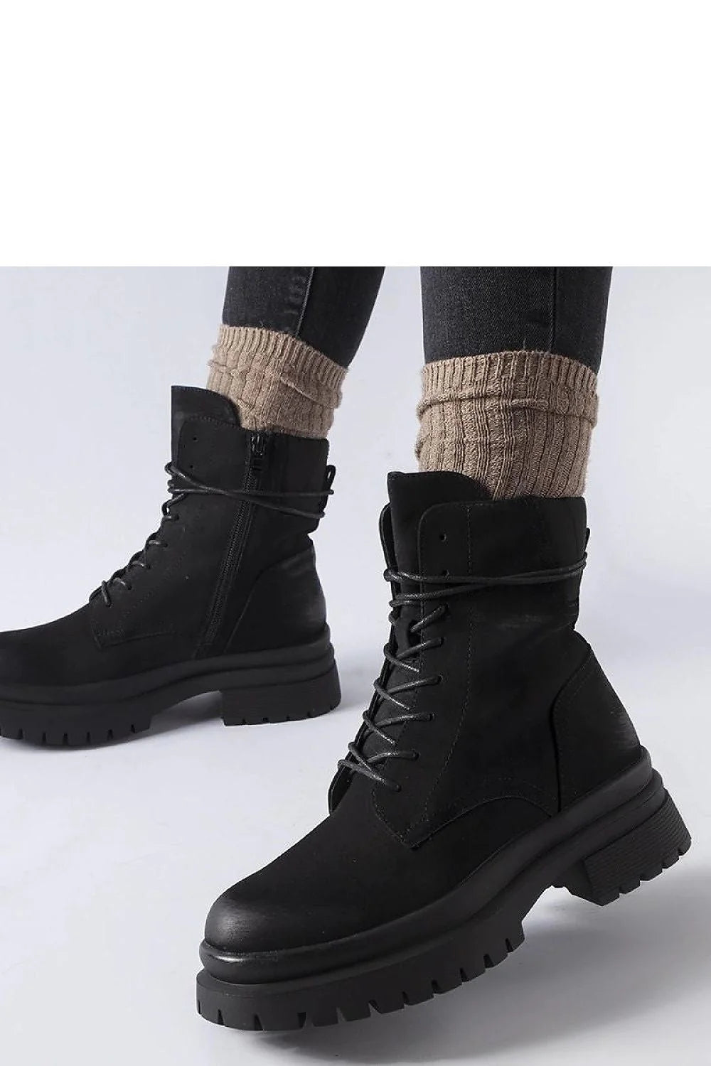 Bottes pour femme robustes modernes noires en cuir tige mi-mollet fermeture éclair latérale semelle épaisse talon modéré beige