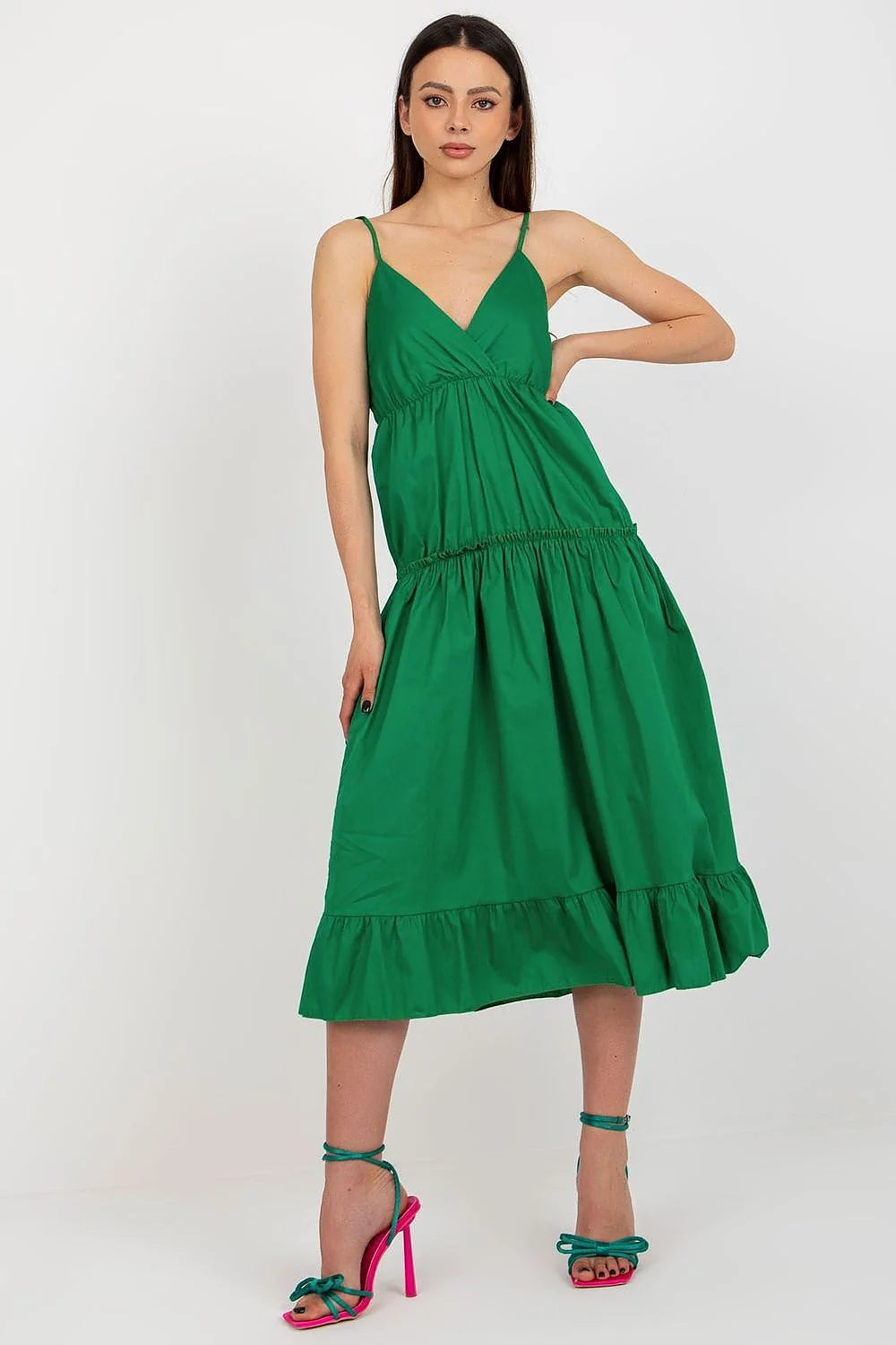 Robe d'été Och Bella à bretelles ajustables encolure enveloppe volants verts vifs coton élasthanne occasion été fêtes décontracté chic