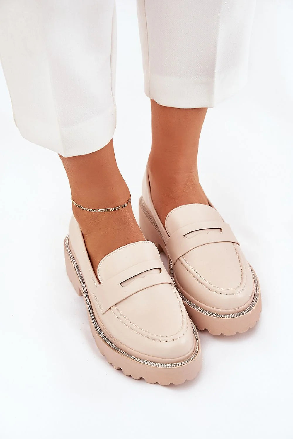 Mocassins pour femmes élégance et confort design classique cuir écologique beige métallique talon 4cm tige 6cm occasion quotidienne