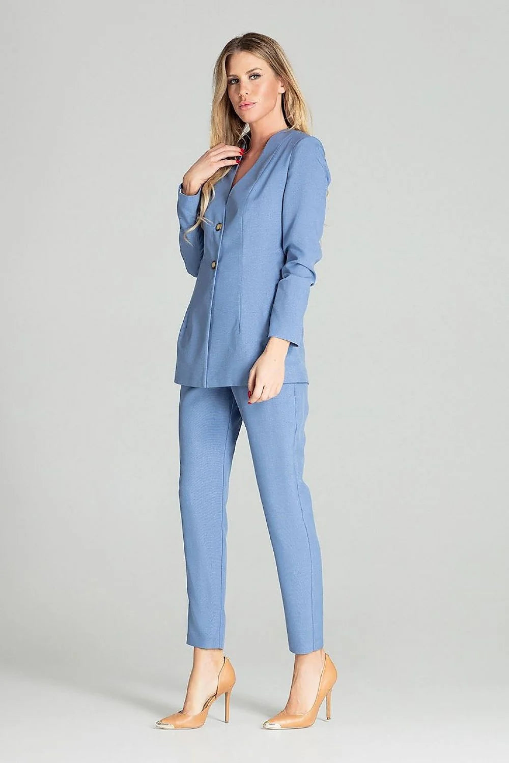 blazer femme bleu clair polyester ajustée cintrée élégant chic professionnel structuré revers boutons dorés manches longues fente épurée coordonné pantalon