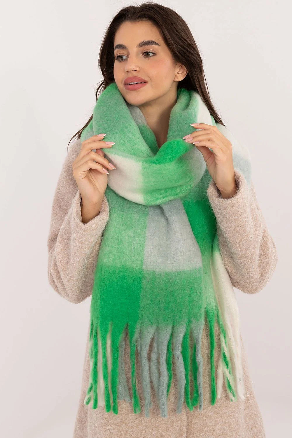 Écharpe en laine douce large à franges motifs colorés verts gris blanc pour femmes hiver élégance versatile