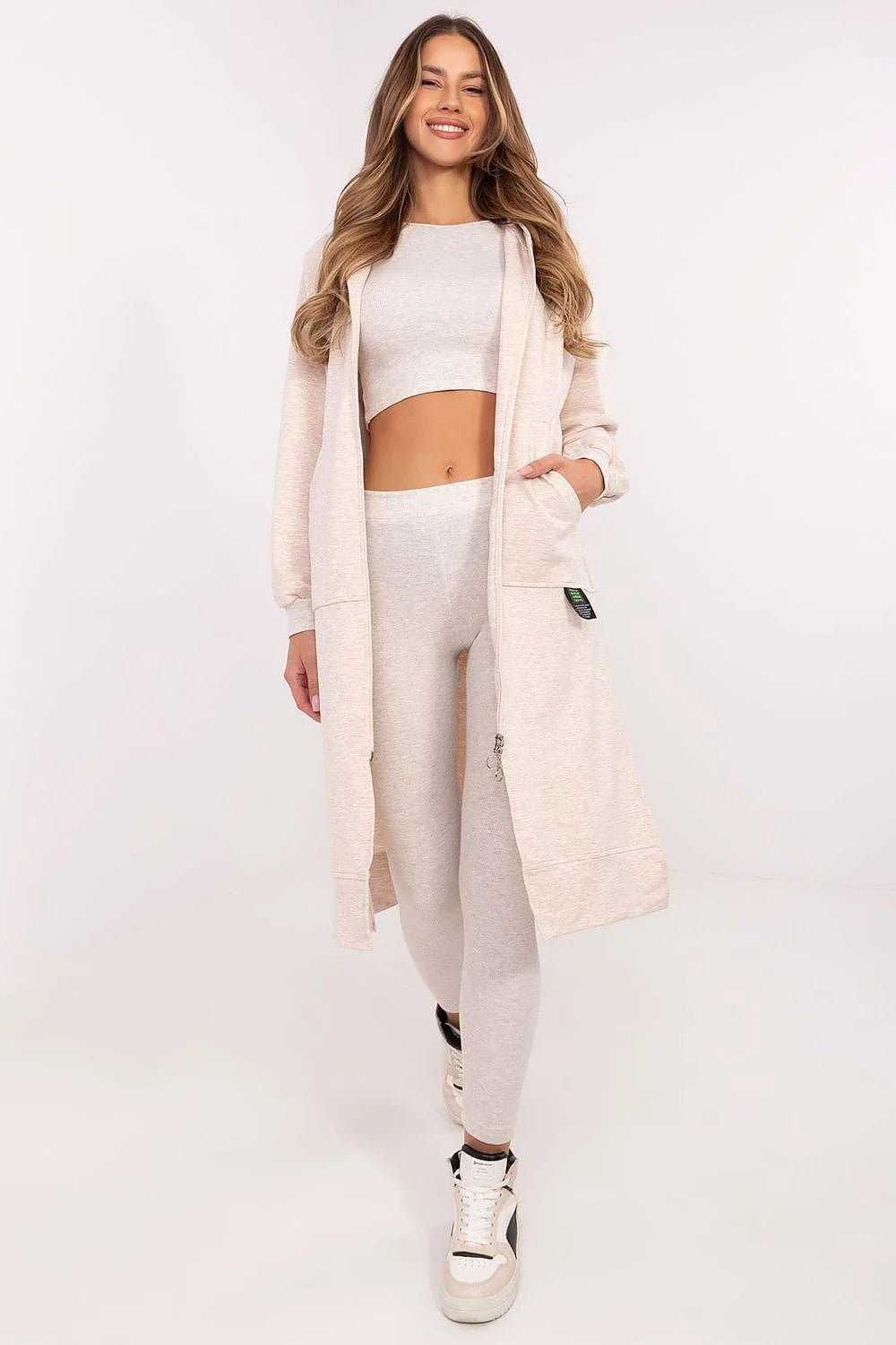ensemble coordonné femme long cardigan capuche beige crop top legging taille haute moulant maille stretch poches zips baskets montantes