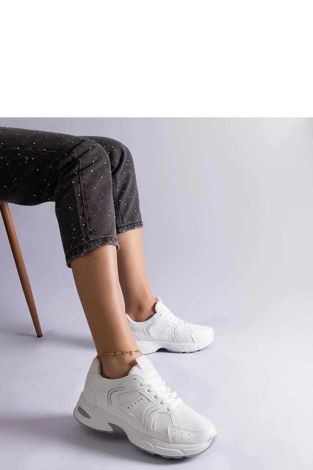 Baskets pour femme style sportif moderne design minimaliste couleur blanche tige en maille respirante semelle en caoutchouc fermeture à lacets coupe basse amorti confortable support optimal