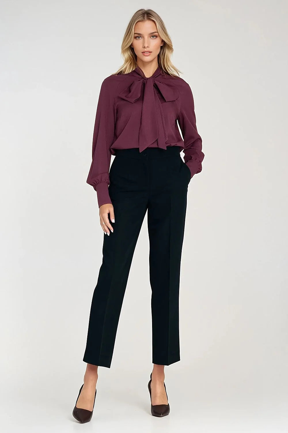 chemisier femme viscose délicate bordeaux fluide tombé coupe légèrement ample manches longues poignets froncés boutons décoratifs lavallière nouée